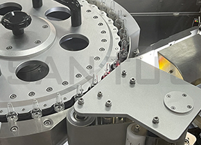 高速回轉(zhuǎn)式貼標機